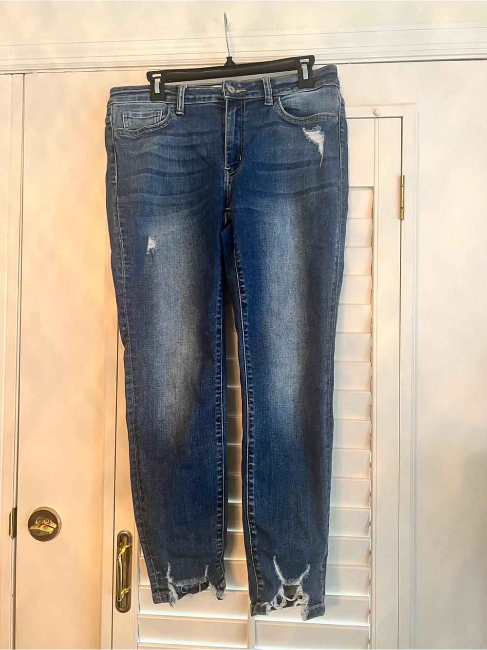 Vervet Jeans in Dark Blue Distressed Ankles